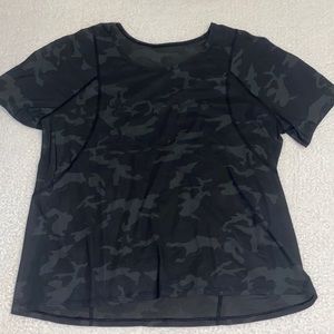 Lululemon train top - green camo size 8/10